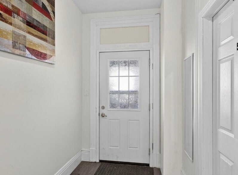 More Photos Of 271 Thomas St, Peterborough Apartments For Sale