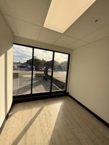 More Photos Of 6565 Beach Blvd, Jacksonville Loft Creative Space For Lease