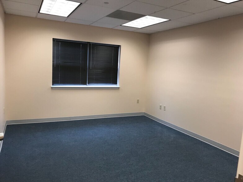 More Photos Of 254 Bridge St, Metuchen Medical For Lease