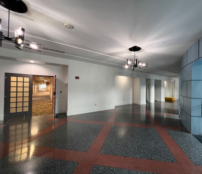 More Photos Of 10330 N Meridian St, Indianapolis Medical For Lease