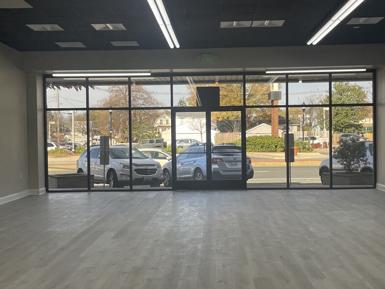 More Photos Of 501-515 Eastern Blvd, Essex General Retail For Lease