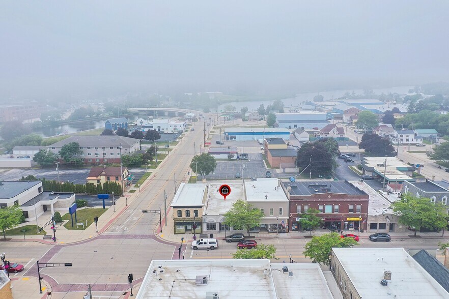 More Photos Of 1604 Washington St, Two Rivers Storefront For Sale