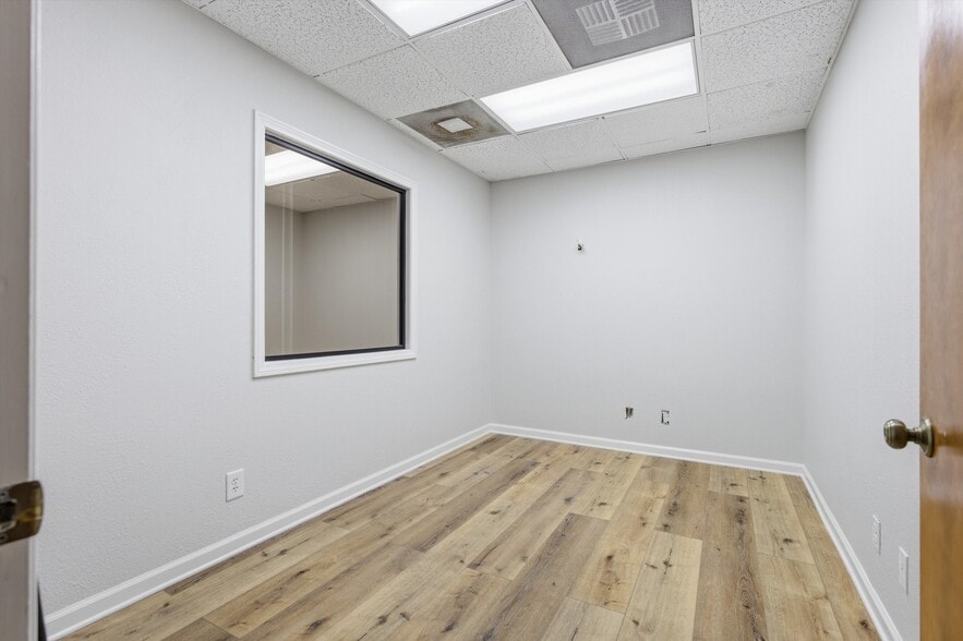 More Photos Of 44709 Date Ave, Lancaster Medical For Sale