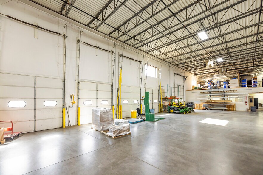 More Photos Of 610 Whitetail Blvd, River Falls Warehouse For Lease