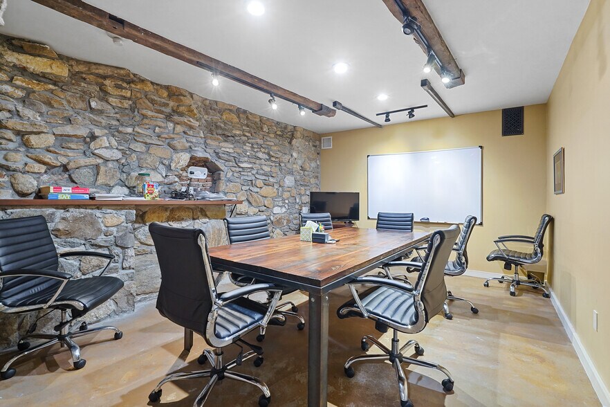 More Photos Of 413-415 Bedford Rd, Pleasantville Office For Lease