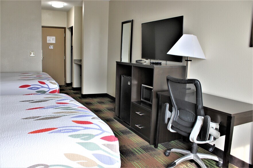 More Photos Of 12340 I-10 Service Rd, New Orleans Hotel For Sale