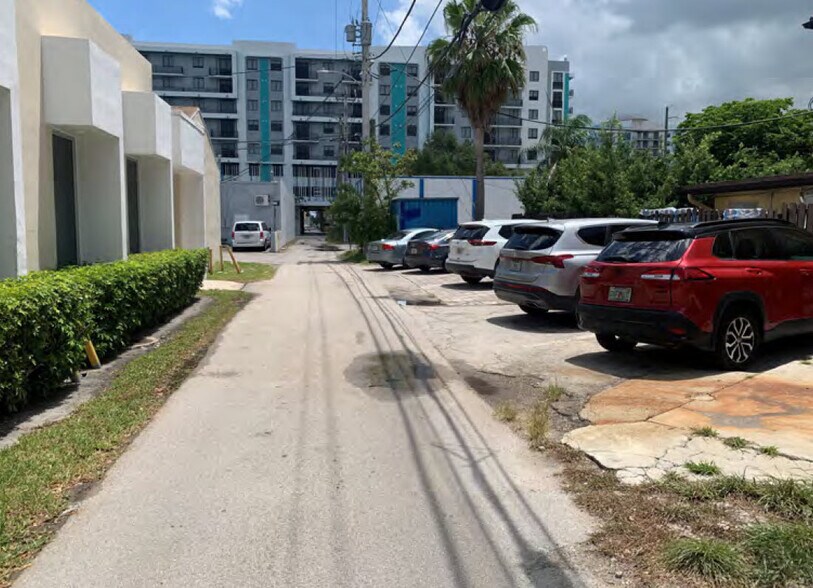 More Photos Of 219 N 21st Ave, Hollywood Storefront Retail Office For Sale