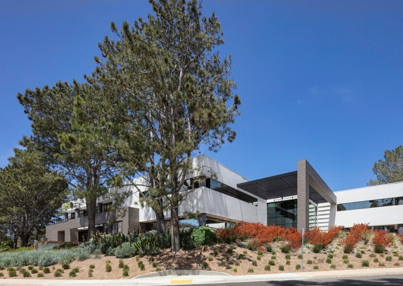 More Photos Of 11085 N Torrey Pines Rd, La Jolla Unknown For Lease