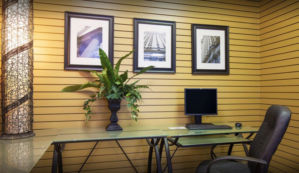 More Photos Of 1620 N University Ave, Lafayette Hotel For Sale