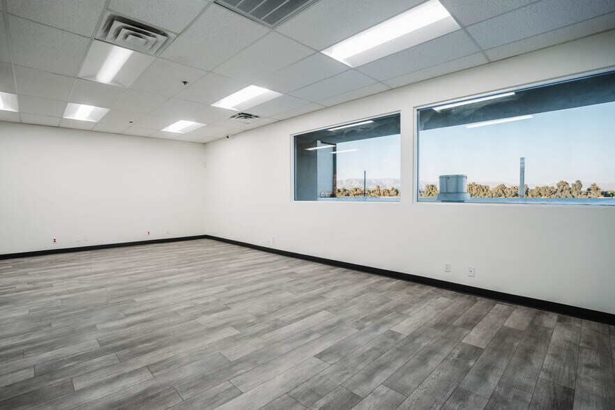 More Photos Of 42650 Melanie Pl, Palm Desert Loft Creative Space For Lease