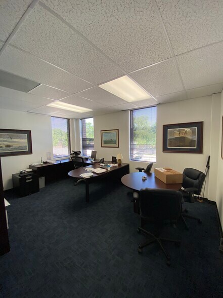 More Photos Of 9610 Long Point Rd, Houston Office For Lease