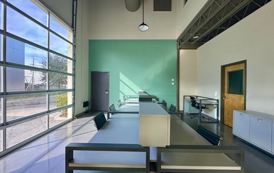 More Photos Of 7330 Exchange Dr, Orlando Warehouse For Sale