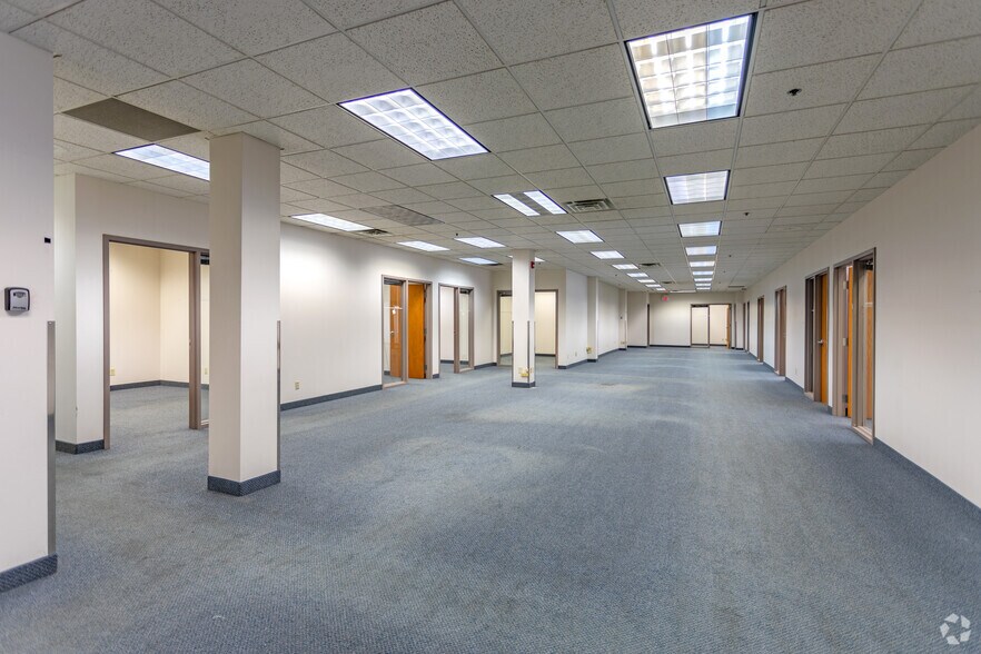 More Photos Of 14600 21st Ave N, Plymouth Warehouse For Lease