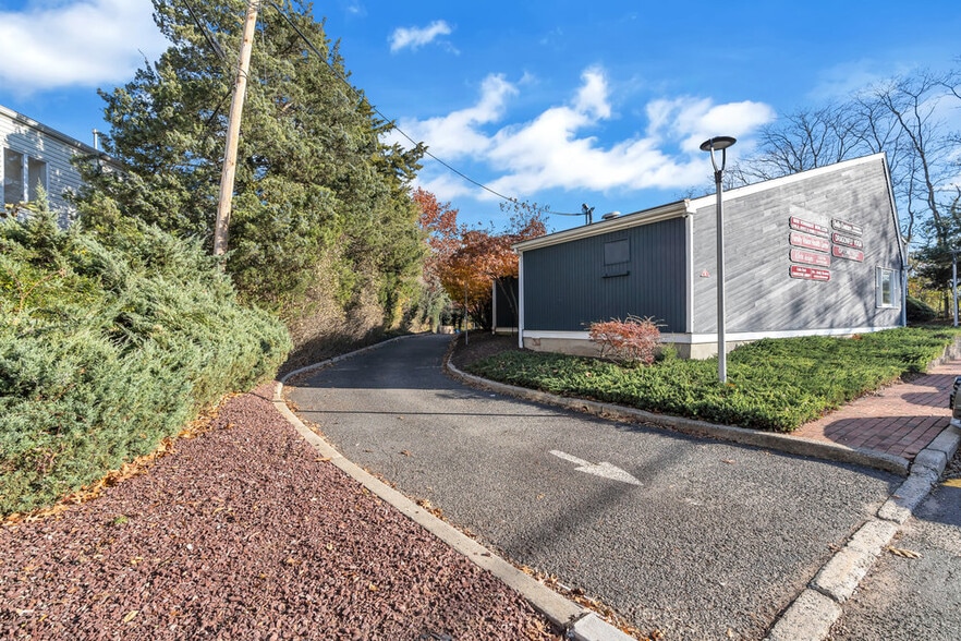 More Photos Of 411 State Route 34 N, Colts Neck Storefront Retail Office For Lease