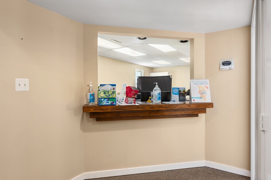 More Photos Of 207 Ridgely Ave, Annapolis Medical For Lease