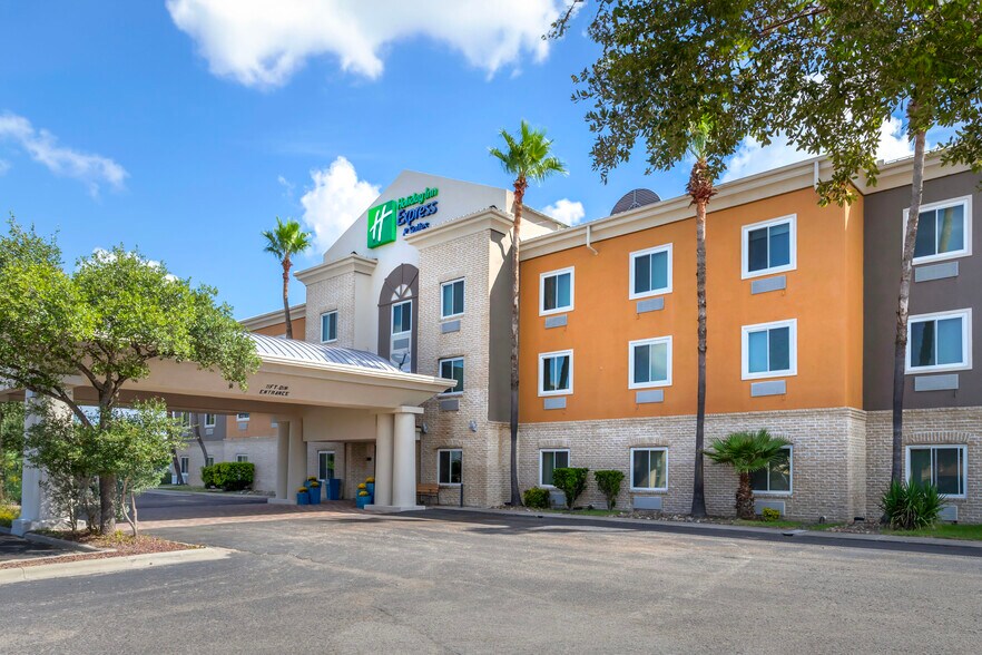 More Photos Of 2965 E Main St, Alice Hotel For Sale