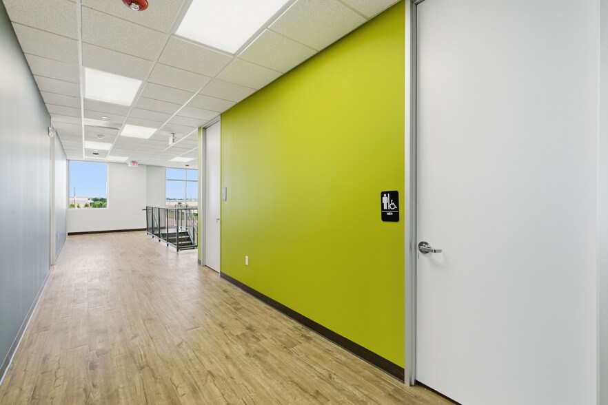 More Photos Of 611 Choctaw Ln, Katy Distribution For Lease