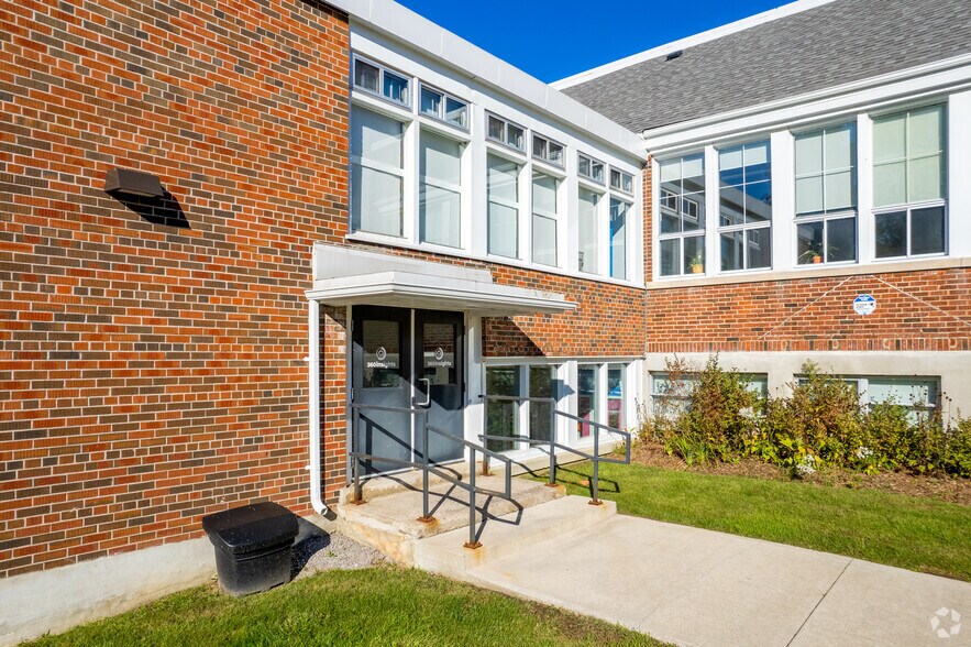 More Photos Of 300 King St S, Whitby Office For Sale