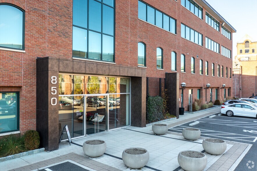 More Photos Of 850 Canal St, Stamford Office For Lease