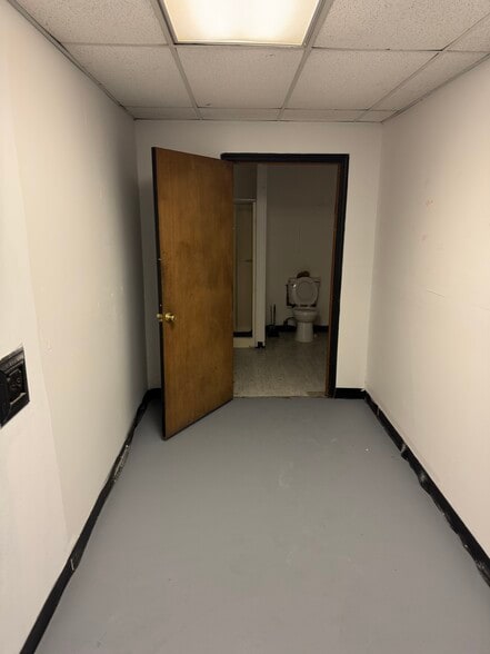 Primary Photo Of 6848 Satchelford Rd, Columbia Light Distribution For Lease