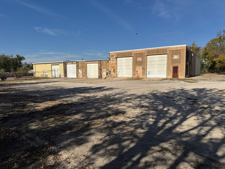 More Photos Of 400 E Jackson St, Broken Arrow Warehouse For Lease