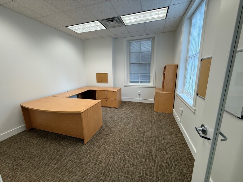 More Photos Of 1417 Locust St, Philadelphia Storefront Retail Office For Sale