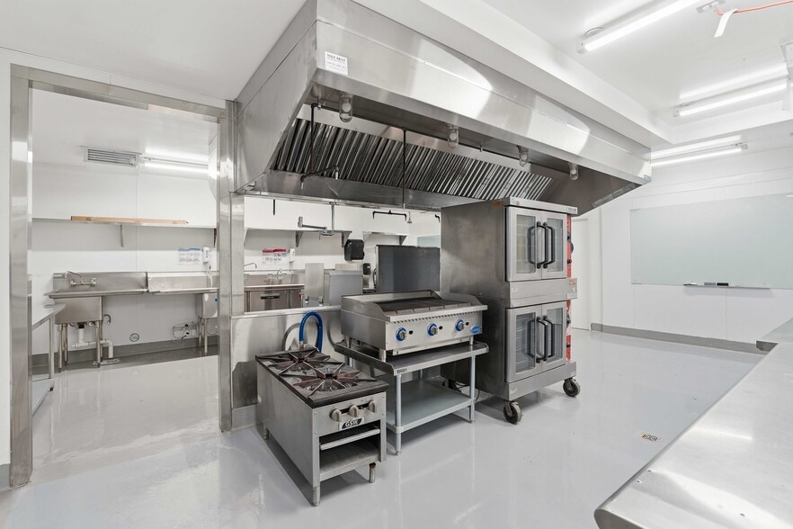 More Photos Of 14071 Polk St, Sylmar Food Processing For Lease