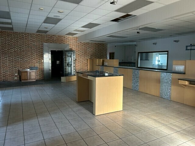 More Photos Of 2822 Main St, Morgantown Storefront Retail Office For Sale