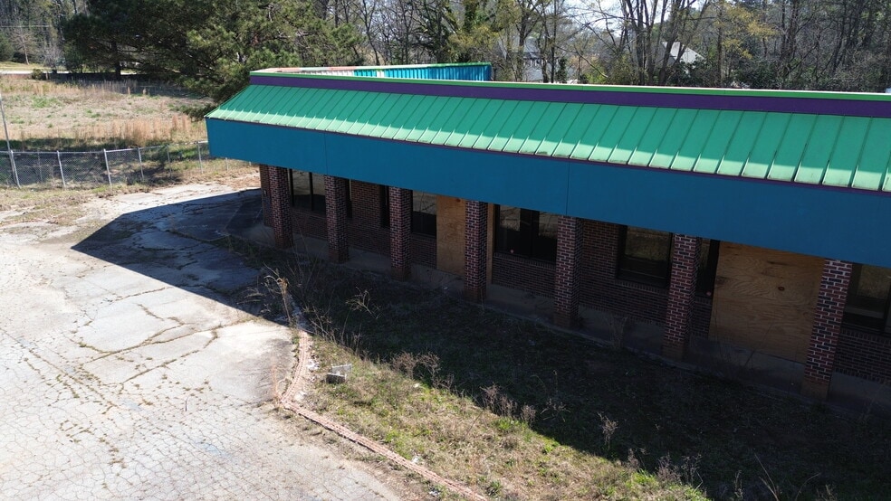 More Photos Of 106 Commerce St, Fayetteville Storefront Retail Office For Sale