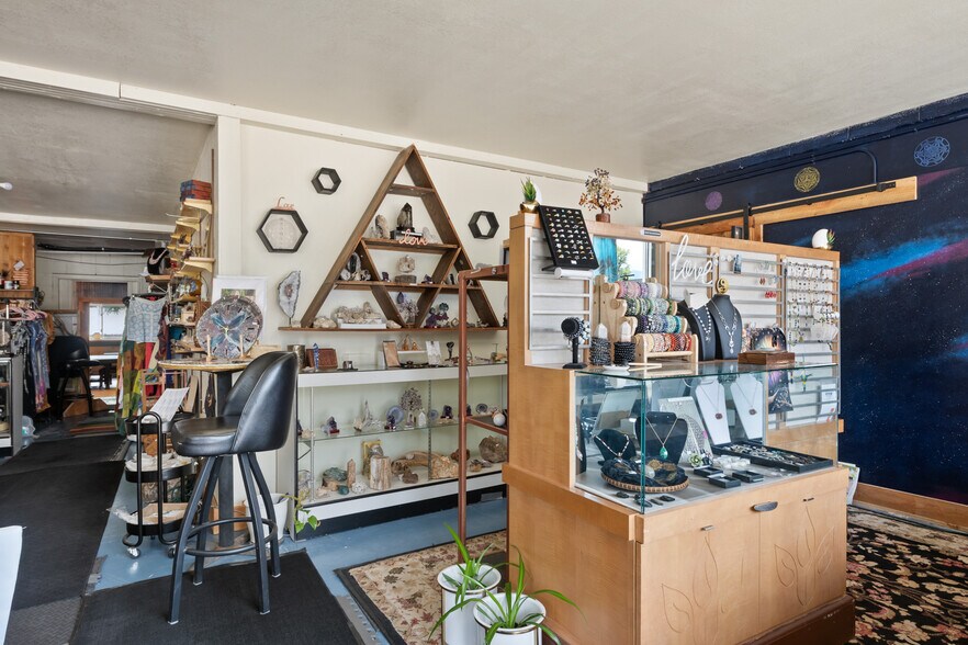 More Photos Of 108 Main St, Stevensville General Retail For Sale