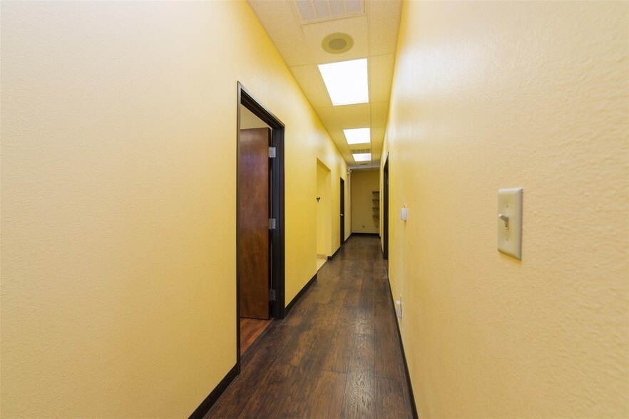 More Photos Of 720 W Nathan Lowe Rd, Arlington Medical For Sale