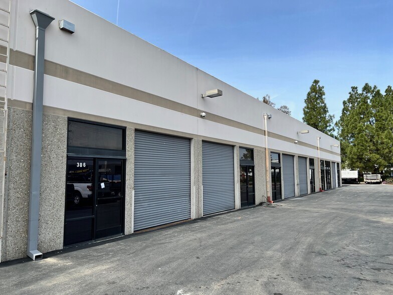 Primary Photo Of 2626 Lavery Ctr, Newbury Park Warehouse For Lease