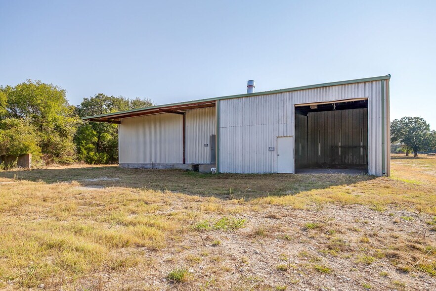 More Photos Of 3550 N Main St, Cleburne Industrial For Sale