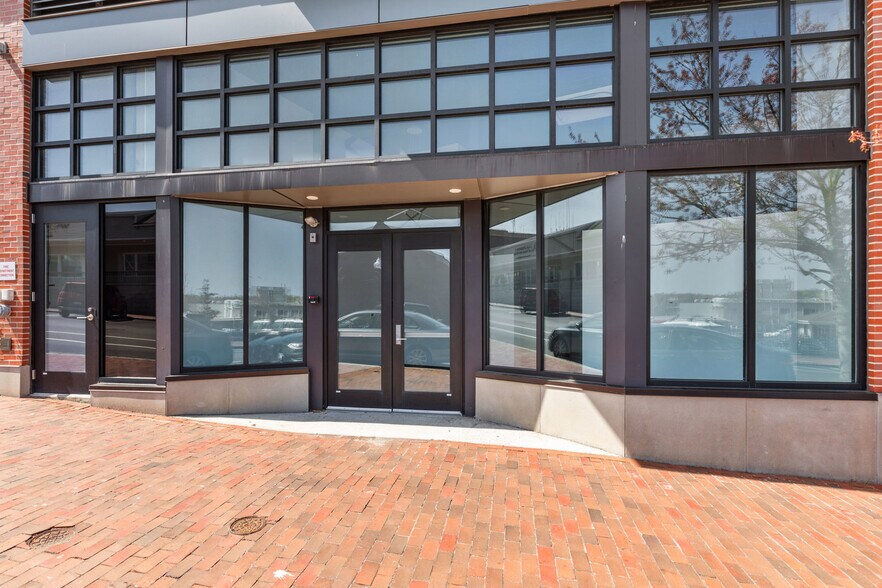 Primary Photo Of 206 Main St, Gloucester Apartments For Lease