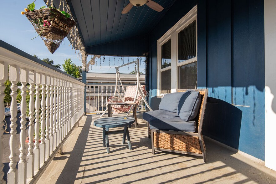 More Photos Of 18239 Main St, Jamestown Hotel For Sale