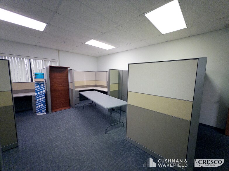 More Photos Of 5633 Hudson Industrial Pky, Hudson Flex For Sale