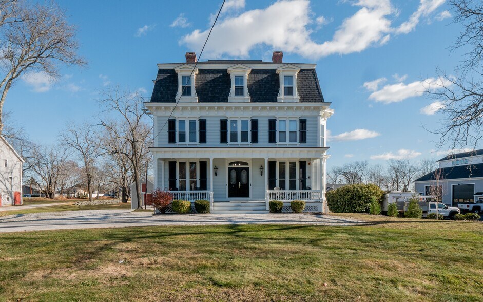 More Photos Of 2951 E Main Rd, Portsmouth Apartments For Sale