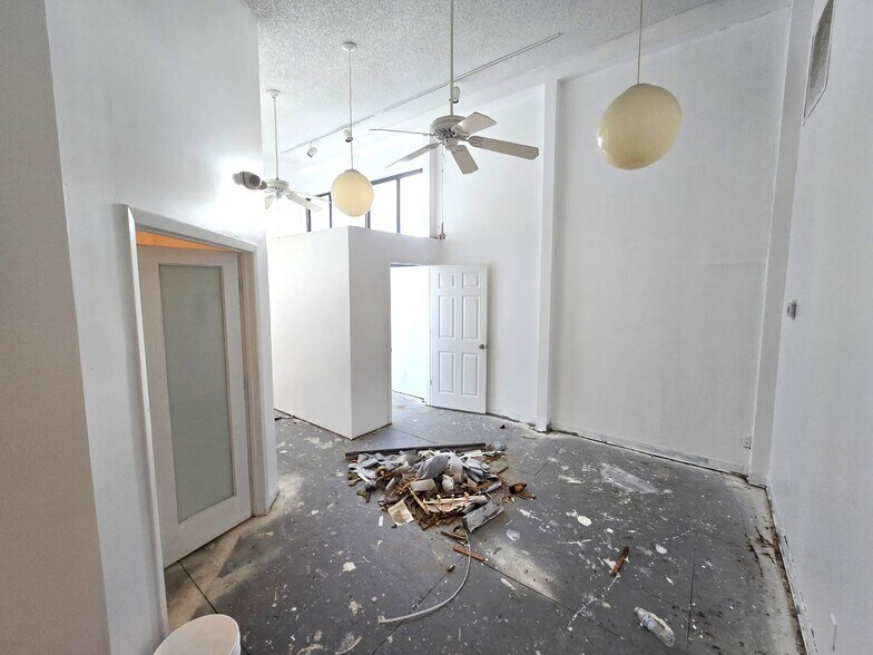 More Photos Of 5800-5820 N University Dr, Fort Lauderdale Storefront Retail Office For Lease