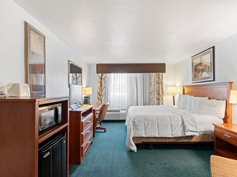 More Photos Of 100 W F St, Casper Hotel For Sale