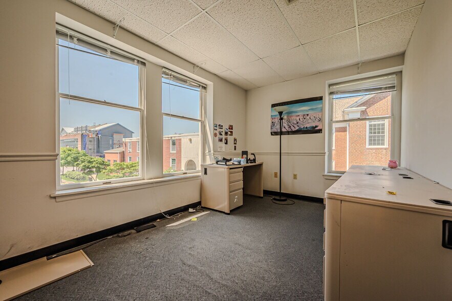 More Photos Of 77 E Main St, Newark Loft Creative Space For Sale