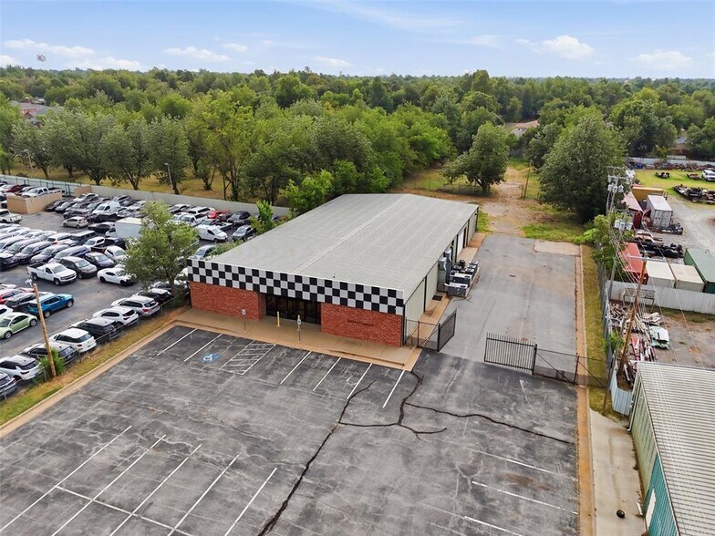 Primary Photo Of 7820 NW 39th Expy, Bethany Freestanding For Sale