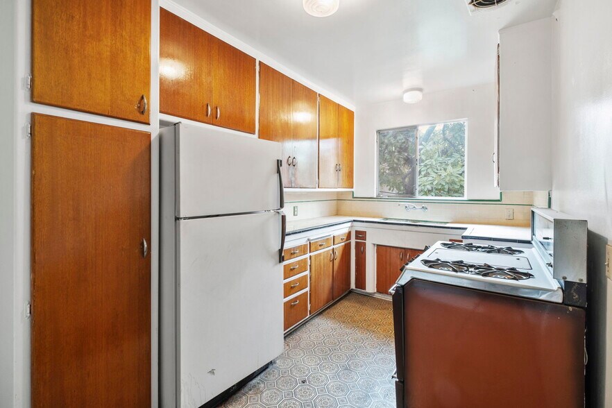 More Photos Of 1248 N Crescent Heights Blvd, West Hollywood Apartments For Sale