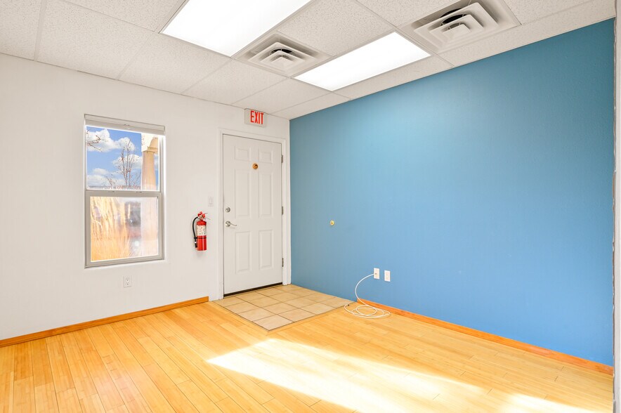 More Photos Of 1925 Aspen Dr, Santa Fe Office For Lease