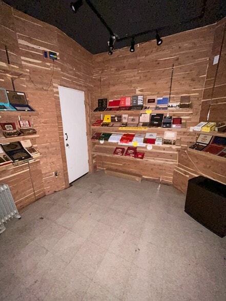 More Photos Of 33 Chester Pike, Collingdale Freestanding For Sale