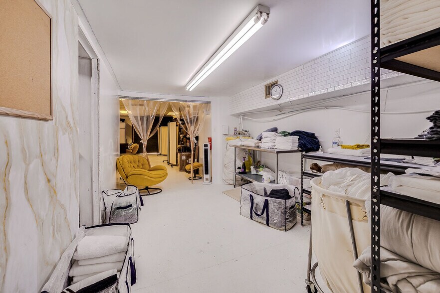 More Photos Of 302 W Victory Dr, Savannah Freestanding For Sale