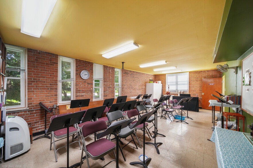 More Photos Of 800 Beau Drive, Des Plaines Religious Facility For Sale