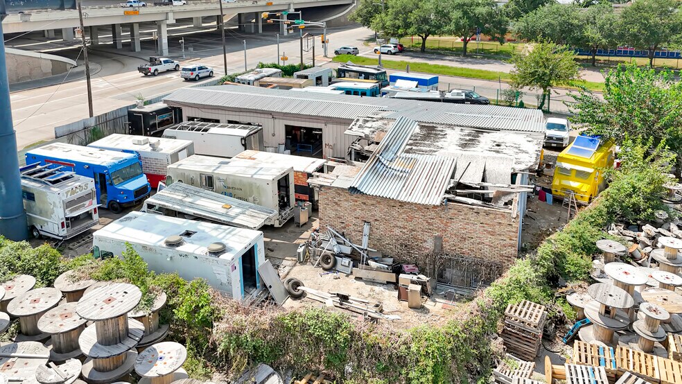 More Photos Of 3803 Eastex Fwy, Houston General Retail For Sale