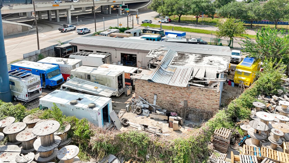 More Photos Of 3803 Eastex Fwy, Houston Storefront For Sale
