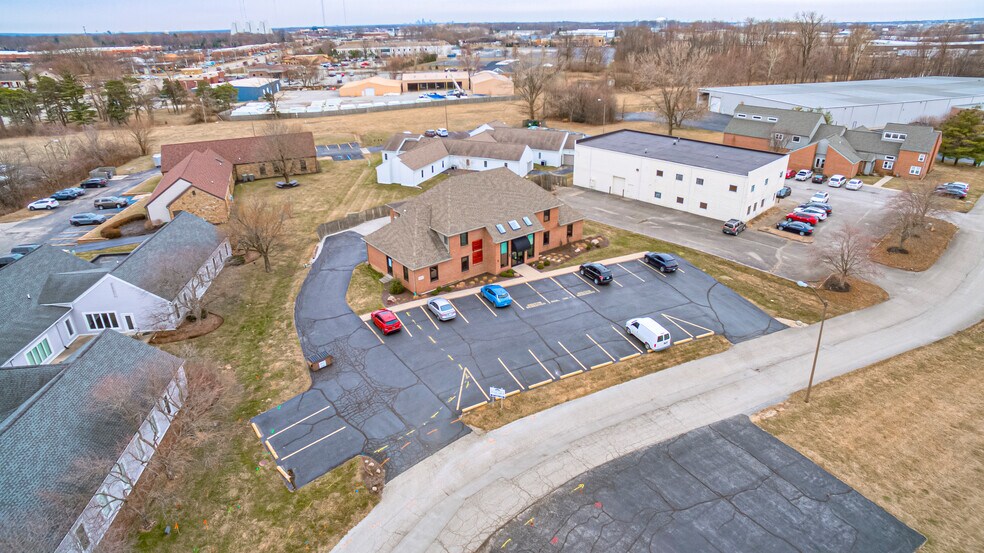 More Photos Of 4582 Northwest Plaza West Dr, Zionsville Office For Lease