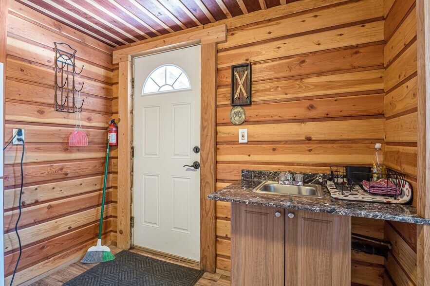 More Photos Of 21221 Baron Lake Dr, Cedaredge Hotel For Sale
